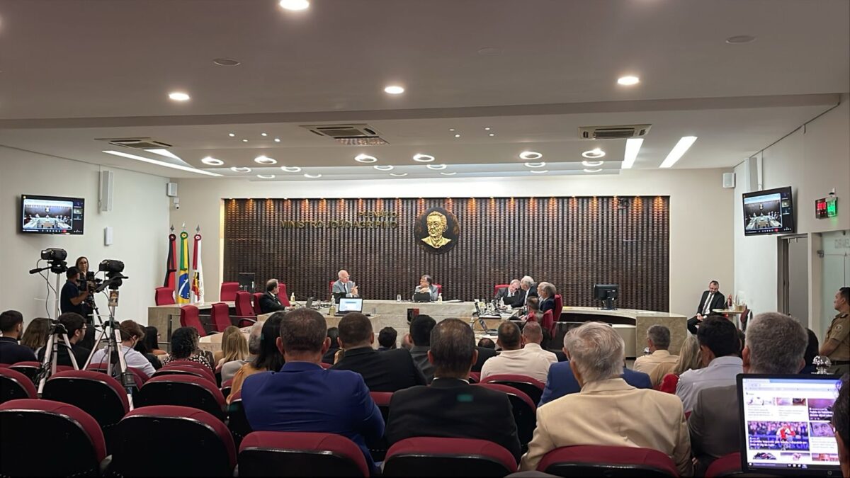Procuradora do MPC rebate declaração de aliados de Adriano Galdino sobre narrativa de barrar entrada de Alanna no TCE Tribunal de Contas retira de pauta representação contra indicação de Alanna Galdino e encaminha processo para auditoria