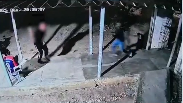 Estudante é preso por tentativa de assalto a vigilante em escola de Campina Grande Estudante é preso por tentativa de assalto à vigilante em escola de Campina Grande