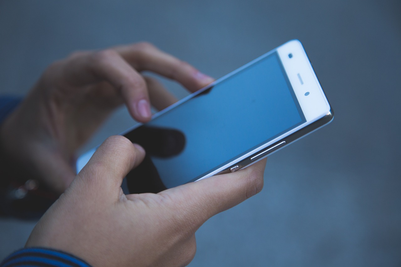 Teste do novo sistema de alerta sonoro para situações de risco da Defesa Civil tem horário alterado; saiba quando ocorrerá celular