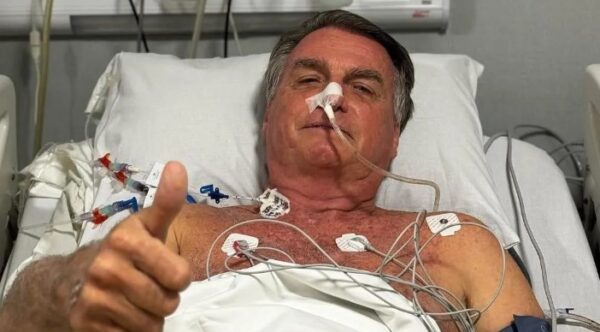 Bolsonaro completa uma semana pós-cirurgia com 'pressão controlada', mas segue na UTI sem previsão de alta Bolsonaro completa uma semana pós-cirurgia com 'pressão controlada', mas segue na UTI sem previsão de alta