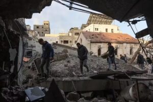 'Vocês têm 20 minutos para sair': Ataque aéreo israelense destrói parte do último hospital em funcionamento na Cidade de Gaza Os serviços de emergência confirmam que não houve vítimas no ataque ao centro de saúde — Foto: Getty Images