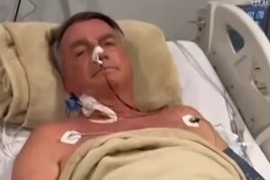 Bolsonaro apresenta piora clínica e pressão arterial elevada, diz boletim Jair Bolsonaro quando ainda estava no Hospital Rio Grande, em Natal. (foto: arquivo/reprodução/Youtube)