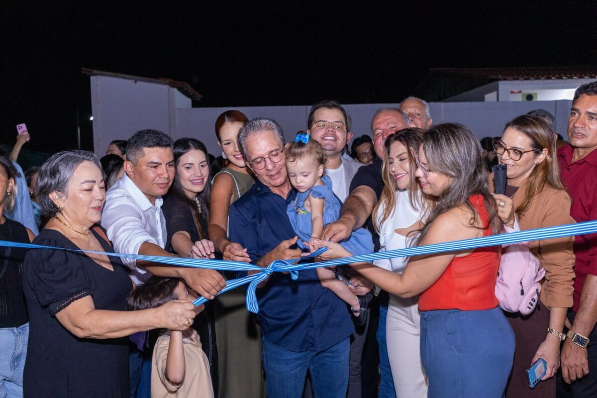 Patos fortalece a saúde mental com a inauguração do CAPS AD III “João Batista Fernandes" A cerimônia contou com a presença do prefeito Nabor Wanderley, do vice-prefeito Jacob Souto, do secretário municipal de Saúde, Leônidas Medeiros, familiares do homenageado, vereadores, equipes de saúde e membros da comunidade. (foto: divulgação/Prefeitura de Patos)