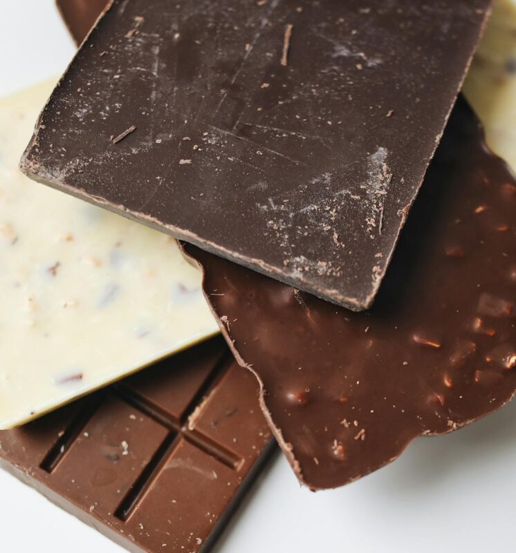 Nutróloga dá dicas de como consumir chocolates de forma saudável durante a Páscoa A médica nutróloga Fernanda Vasconcelos, fundadora do Instituto Qualitté, esclarece as principais dúvidas
