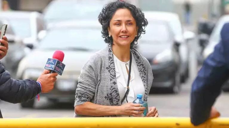 Ex-primeira-dama do Peru desembarca em Brasília após receber asilo diplomático Ex-primeira-dama do Peru desembarca em Brasília após receber asilo diplomático