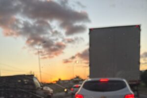 Saída para o feriadão de Páscoa deixa trânsito congestionado na BR-230, na Grande João Pessoa trânsito, br-230