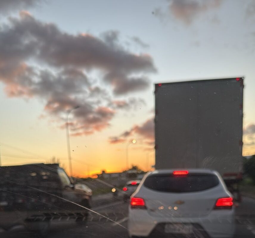 Saída para o feriadão de Páscoa deixa trânsito congestionado na BR-230, na Grande João Pessoa trânsito, br-230