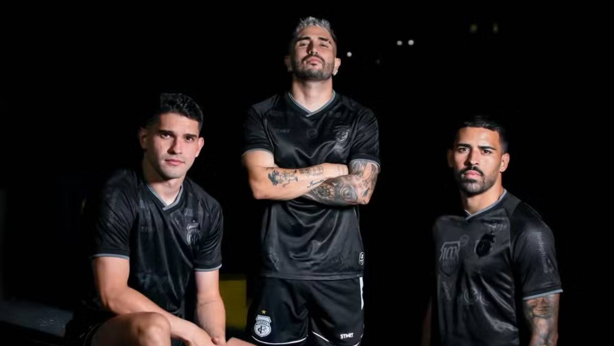 Treze-PB lança terceiro uniforme para a disputa da Série D do Brasileiro; veja imagens Jogadores posando com o novo uniforme do Treze-PB — Foto: Daniel Vieira