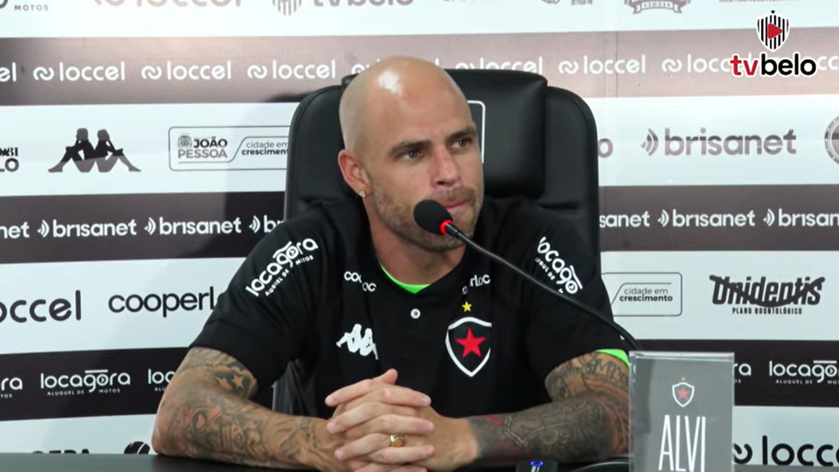 Apresentado no Botafogo-PB, Silvinho comenta importância do acesso: "Um clube desse tamanho não é para estar na Série C" APRESENTACAO-SILVINHO- Botafogo