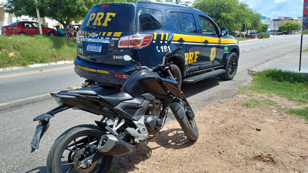 Três pessoas morrem e 36 ficam feridas em acidentes durante 'feriadão' de Páscoa e Tiradentes, registra PRF Três pessoas morrem e 36 ficam feridas em acidentes durante 'feriadão' de Páscoa e Tiradentes, registra PRF
