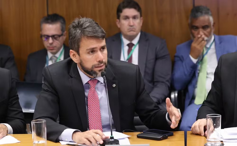 Pedro Lucas rejeita convite para ministério das Comunicações, pede 'desculpas' a Lula e diz que seguirá líder na Câmara Pedro Lucas
