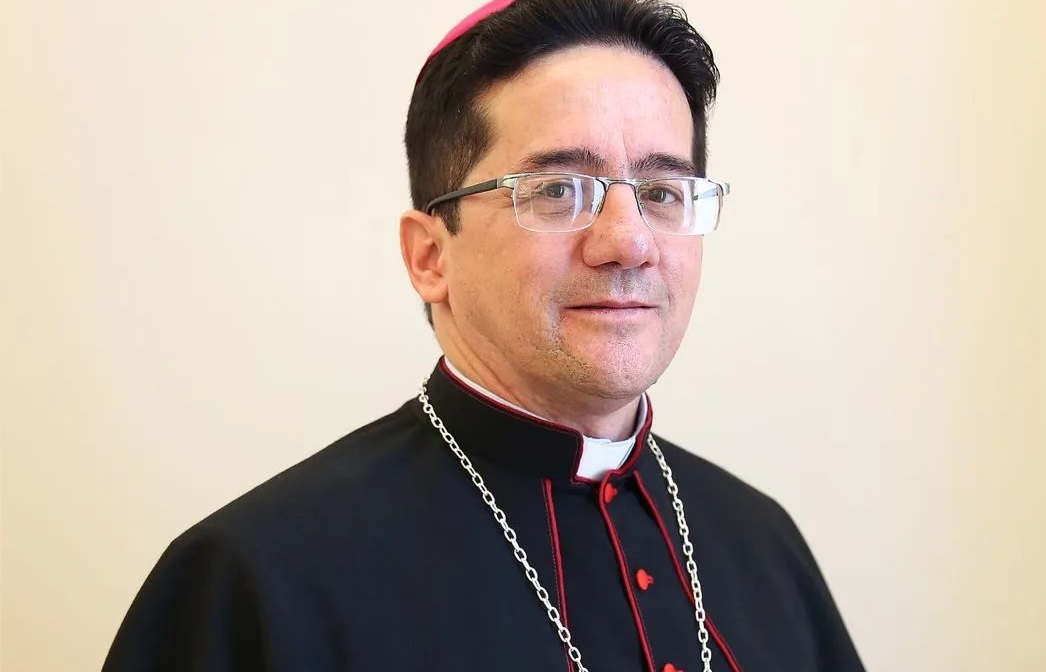 Papa pernambucano? Repórter pergunta a arcebispo quais as chances de ter um conterrâneo escolhido no conclave e vídeo viraliza Repórter pergunta a arcebispo quais as chances de ter um conterrâneo escolhido papa