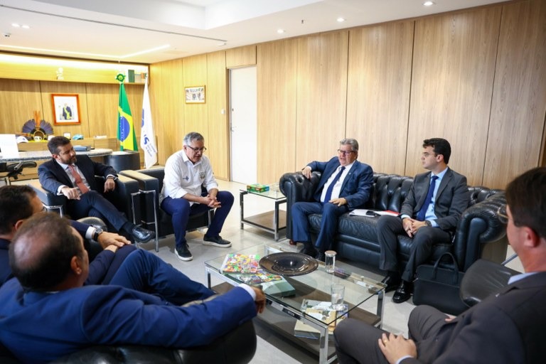 João Azevêdo trata de ampliação de parcerias na Saúde e Educação com ministros Alexandre Padilha e Camilo Santana João Azevêdo