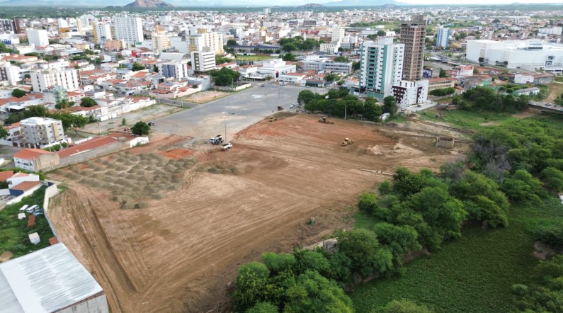 Prefeitura de Patos intensifica obras de ampliação no Terreiro do Forró para o São João Prefeitura de Patos intensifica obras de ampliação no Terreiro do Forró para o São João