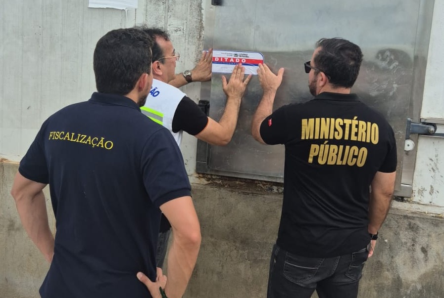 Três pessoas são presas e fábrica é interditada por produção e falsificação de manteiga da terra em Paulista Três pessoas são presas e fábrica é interditada por produção e falsificação de manteiga da terra em Paulista