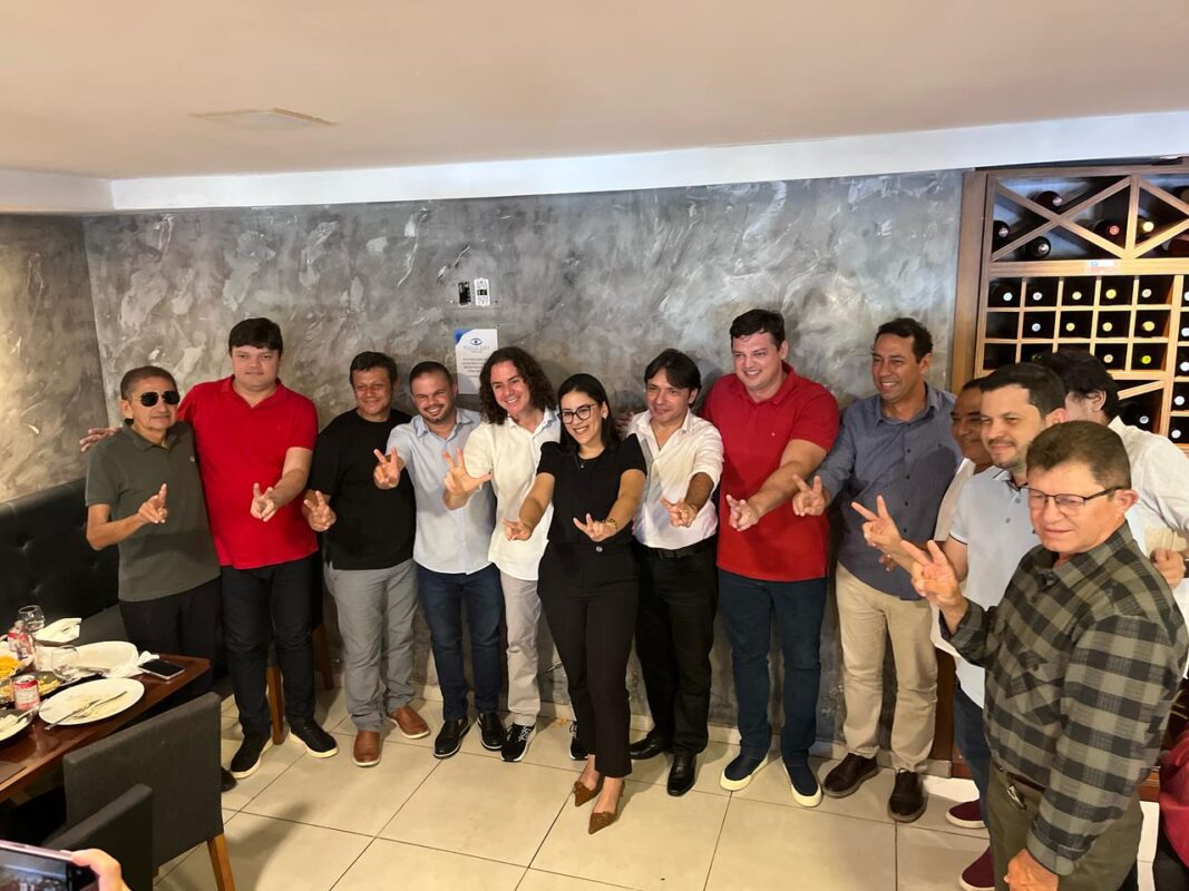 Prefeitos da base política do deputado Taciano Diniz reafirmam apoio à reeleição de Veneziano veneziano, senador, apoio, prefeitos, taciano diniz