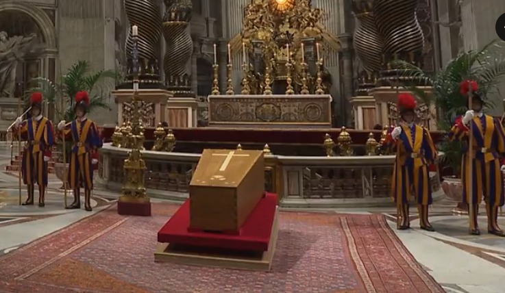 Corpo do papa Francisco é sepultado na Basílica de Santa Maria Maior Papa