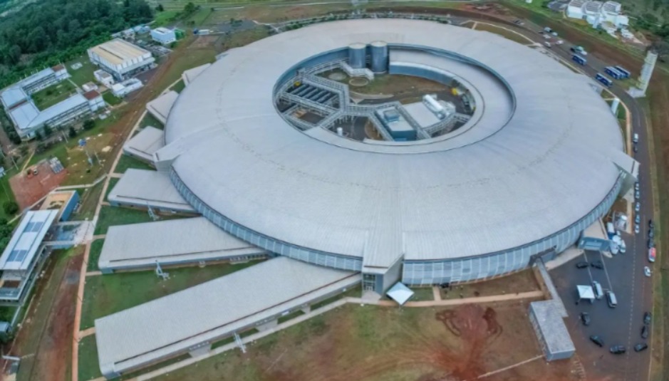 Acelerador Sirius desenvolve análise de rochas do pré-sal; inédito no mundo Acelerador Sirius desenvolve análise de rochas do pré-sal; inédito no mundo