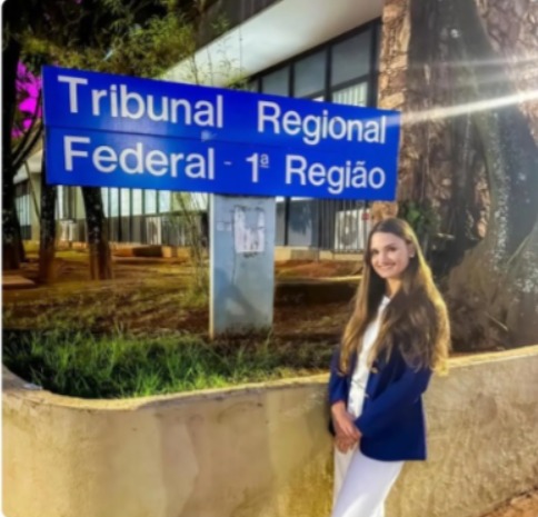 Aos 25 anos, mineira toma posse como a mais jovem juíza federal do país Aos 25 anos, mineira toma posse como a mais jovem juíza federal do país