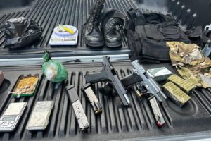 Dois homens são presos em flagrante com armas e mais de 100 munições no Bairro São José, em João Pessoa