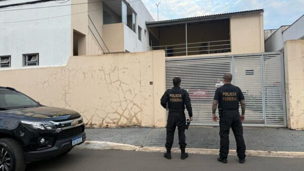 Operação da PF contra organização criminosa que movimentou mais de R$ 89 milhões cumpre mandados na Paraíba