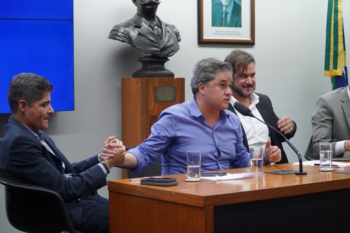 Com voto favorável de Efraim, União Brasil aprova federação com Progressistas Efraim