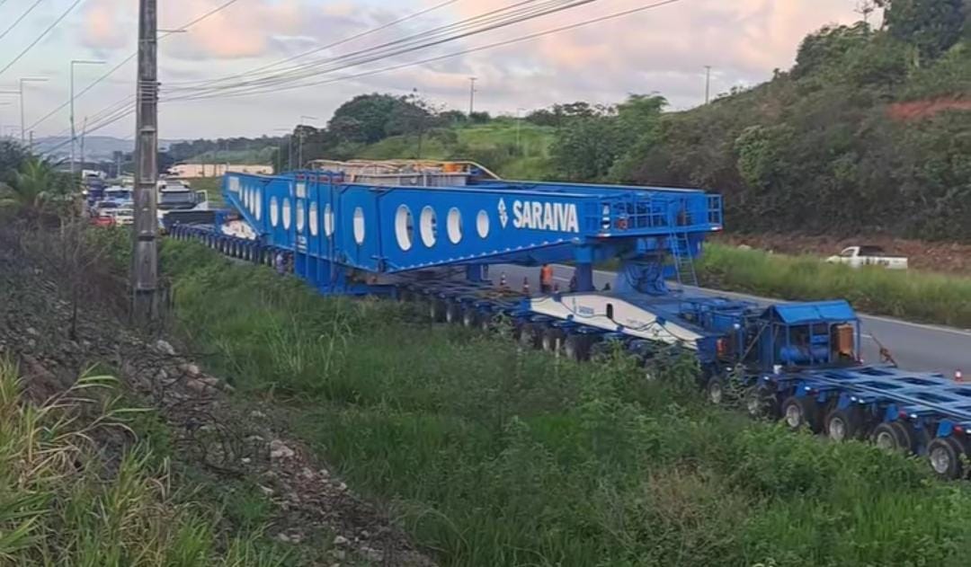 'Carreta do transformador' volta às rodovias hoje; comboio chega à Paraíba na próxima semana 'Carreta do transformador' volta a percorrer rodovias de Pernambuco e da Paraíba. Foto da carreta nesta terça-feira (29). (foto: reprodução/instagram/@jailsondebike)