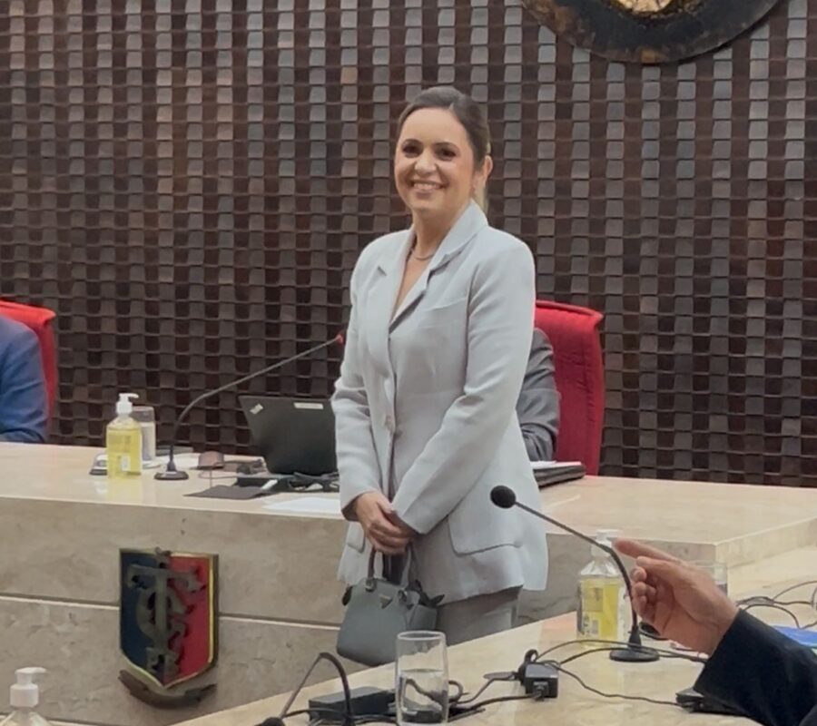 TCE-PB dá posse à nova conselheira Alanna Galdino em sessão extraordinária TCE-PB dá posse à nova conselheira Alanna Galdino em sessão extraordinária