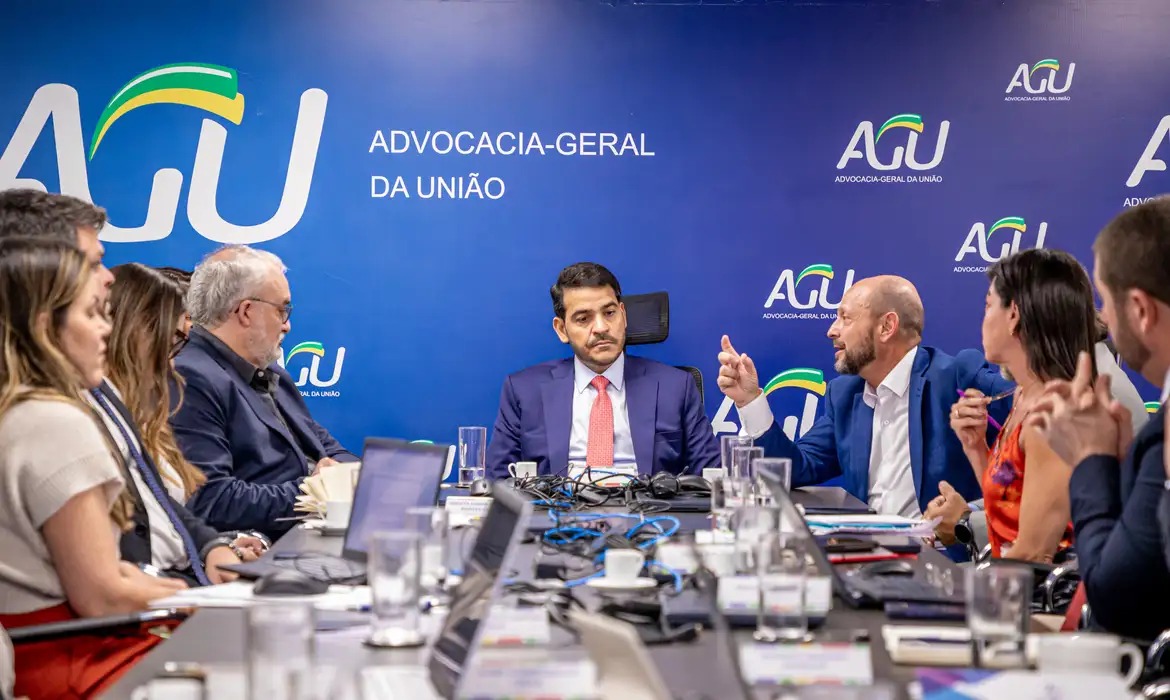 INSS prepara plano para ressarcir aposentados vítimas de fraude inss, agu, reunião