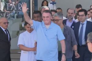 Bolsonaro tem alta três semanas após cirurgia para desobstruir intestino jair bolsonaro, alta hospitalar