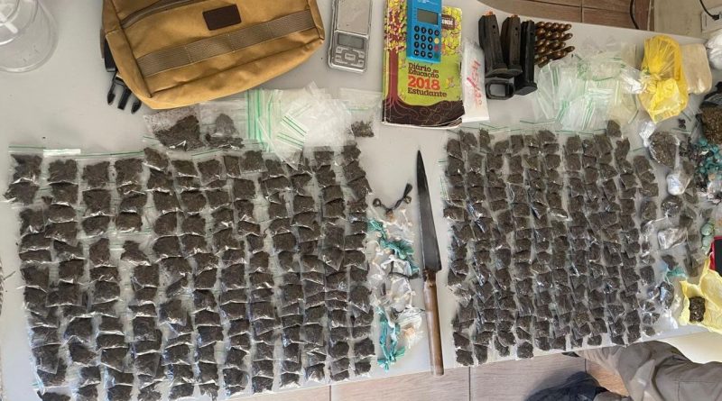 Polícia prende dupla suspeita de tráfico de drogas no Litoral Sul da Paraíba Polícia prende dupla suspeita de tráfico de drogas no Litoral Sul da Paraíba