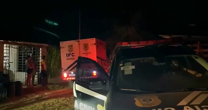 Homem mata companheira a facadas e fere enteado na zona rural do Conde; suspeito está foragido Homem mata companheira a facadas e fere enteado na zona rural do Conde; suspeito está foragido