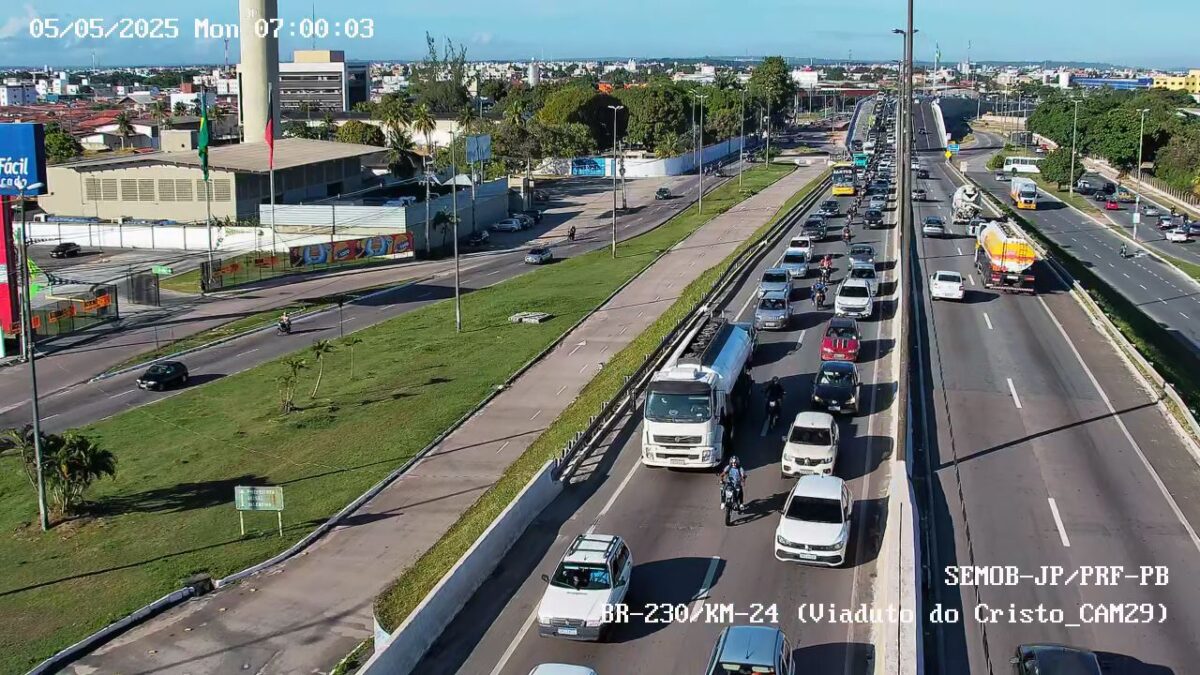 Menos de uma semana após inauguração, trânsito no novo Viaduto de Água Fria enfrenta caos e engarrafamentos Acidente após viaduto do Cristo trava fluxo do trânsito e provoca caos na BR 230