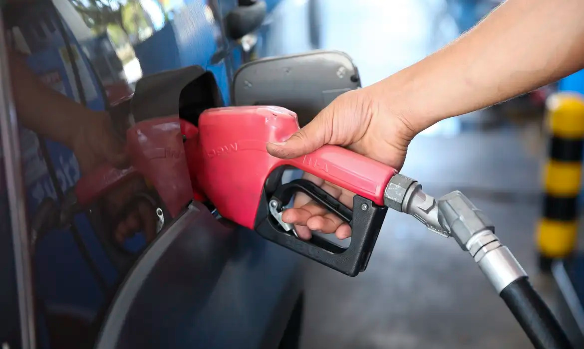 Petrobras anuncia redução de R$ 0,16 no litro do diesel nas distribuidoras Diesel