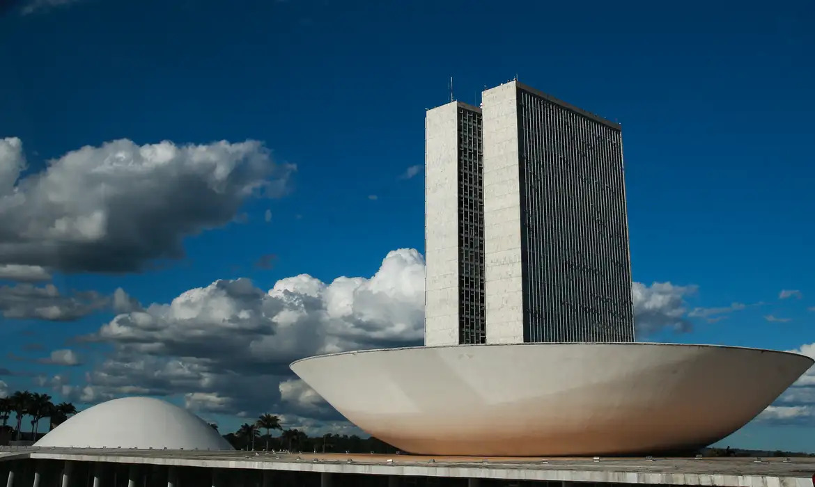 Câmara deve votar urgência de projeto para aumentar número de deputados ainda hoje Câmara aprova aumento do número de deputados para 531;