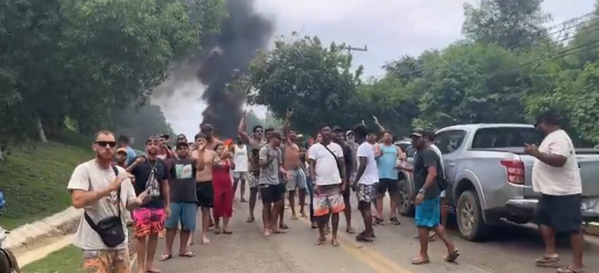 Delegado atira em morador de Fernando de Noronha após briga por ciúmes em festa e população protesta por justiça protesto, fernando de noronha, morador baleado