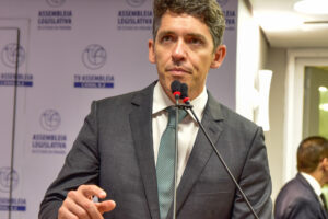 Tovar oficializa saída do PSDB e diz que outros deputados devem deixar a legenda em breve Tovar Correia Lima