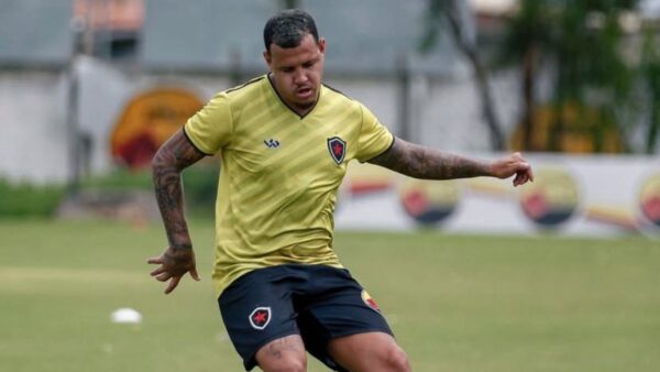 Sidcley sofre lesão muscular na coxa e desfalca o Botafogo-PB por até três semanas Sidcley, lateral-esquerdo do Botafogo-PB
