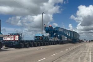 'Carreta do transformador' segue percorrendo a BR-101 na Paraíba e trânsito é modificado em Alhandra transformador