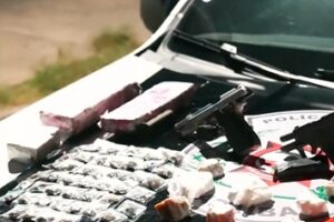Homem é preso por tráfico de drogas em Mandacaru e cerca de 5kg de maconha e crack são apreendidos Homem é preso por tráfico de drogas em Mandacaru e cerca de 5kg de maconha e crack são apreendidos