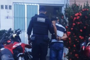 Suspeito de matar mulher esfaqueada é preso no Conde homem conde feminicídio