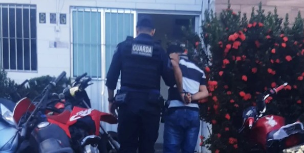 Suspeito de matar mulher esfaqueada é preso no Conde homem conde feminicídio