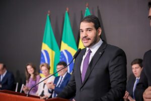 Advogado-geral da União acusa Nikolas Ferreira de "lacrar e causar pânico" em vídeo sobre INSS Jorge Messias, Advogado-geral da União