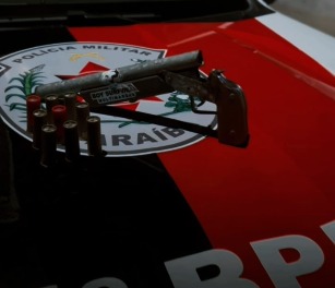 Polícia Militar apreende arma, munições e colete balístico em bairro de João Pessoa Polícia Militar apreende arma, munições e colete balístico em bairro de João Pessoa