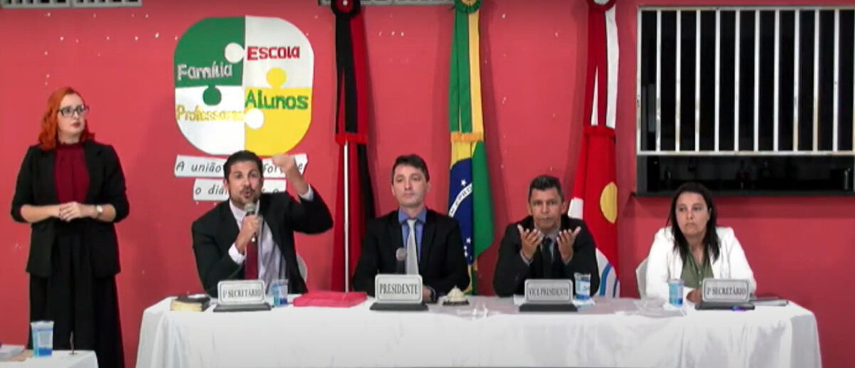 Presidente da Câmara de Jacaraú diz, durante sessão, que mulher 'não apanhou, mas deveria' Presidente da Câmara de Jacaraú diz, durante sessão, que mulher 'não apanhou, mas deveria'