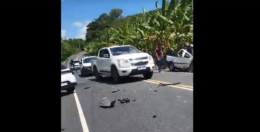 Acidente grave entre três carros deixa feridos no distrito de Roma, próximo a Bananeiras Acidente grave entre três carros deixa feridos no distrito de Roma, próximo a Bananeiras