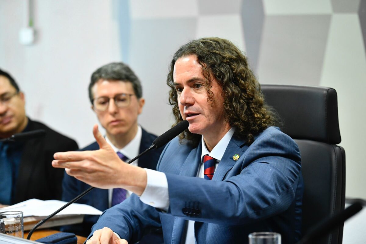 Veneziano solicita que AGU, CGU e Polícia Federal detalhem no Senado a atuação do governo no caso do INSS veneziano, senador