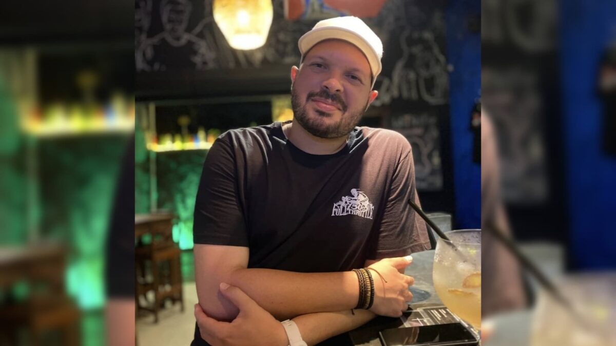 Cantor da banda Bereguedê é internado com pancreatite aguda e precisa de doação de sangue; veja como ajudar Adriano, vocalista da Banda Bereguedê. (foto: reprodução/redes sociais/arquivo pessoal)