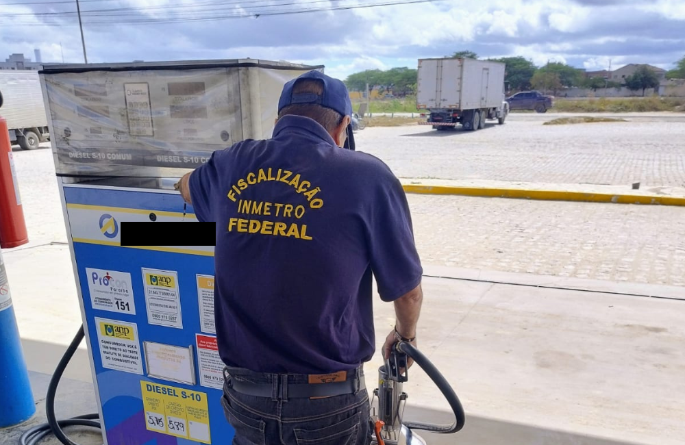 Operação autua sete postos de combustíveis e interdita revenda de gás em Campina Grande postos, fiscalização