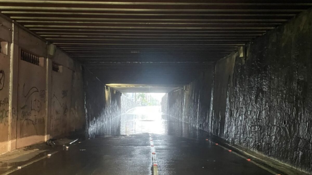 Chuvas: túnel Damásio Franca alaga e trânsito é modificado no centro de João Pessoa Túnel Damásio Franca, em João Pessoa. (foto: reprodução/redes sociais)